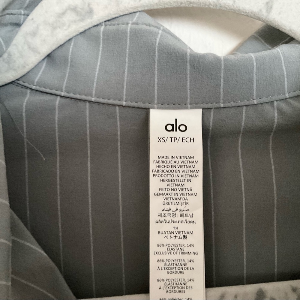 Alo Yoga Pinstripe Daylight Button Down Long Sleeve Lunar Grey/White XS - Picture 7 of 9